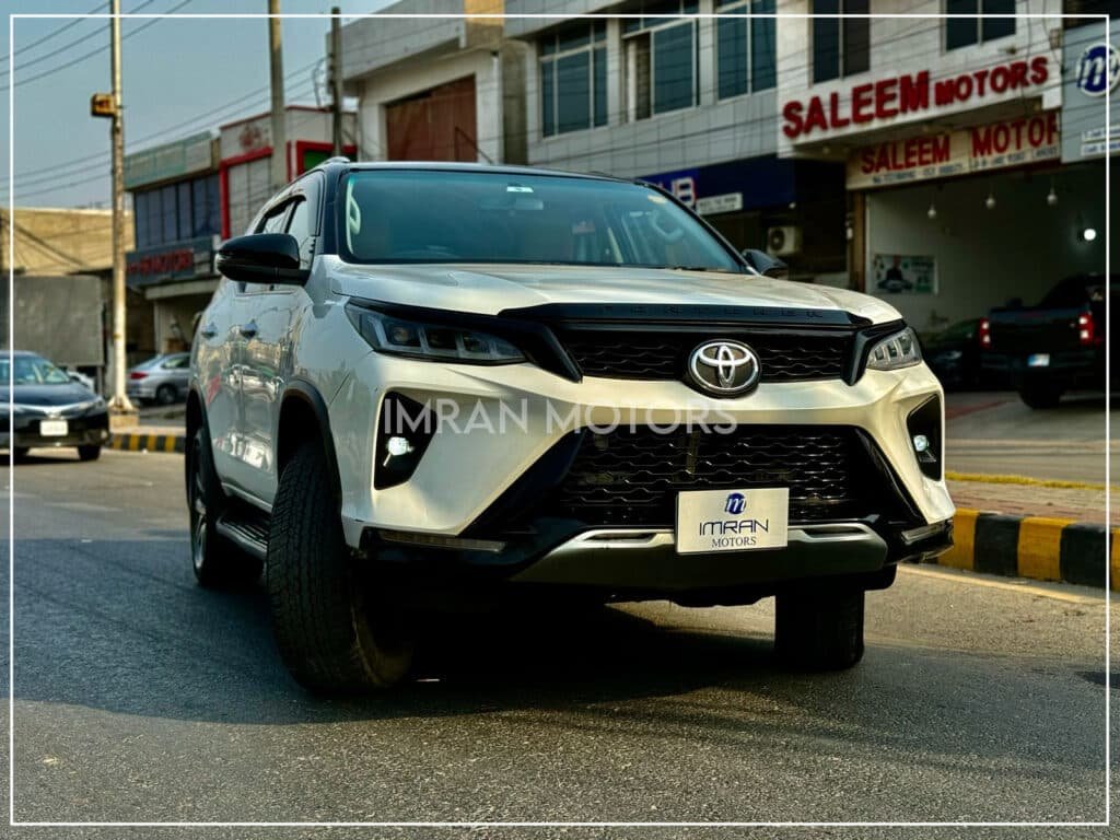 Toyota Fortuner Sigma 2.8 White