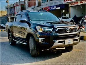 Toyota Hilux Revo V Black